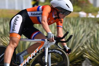 Karlijn Swinkels wins the junior women's TT at the 2016 World Road Championships
