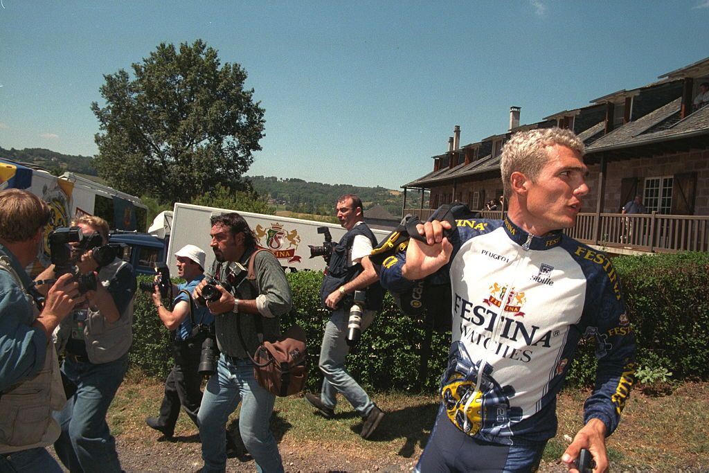 Richard Virenque packs his bags