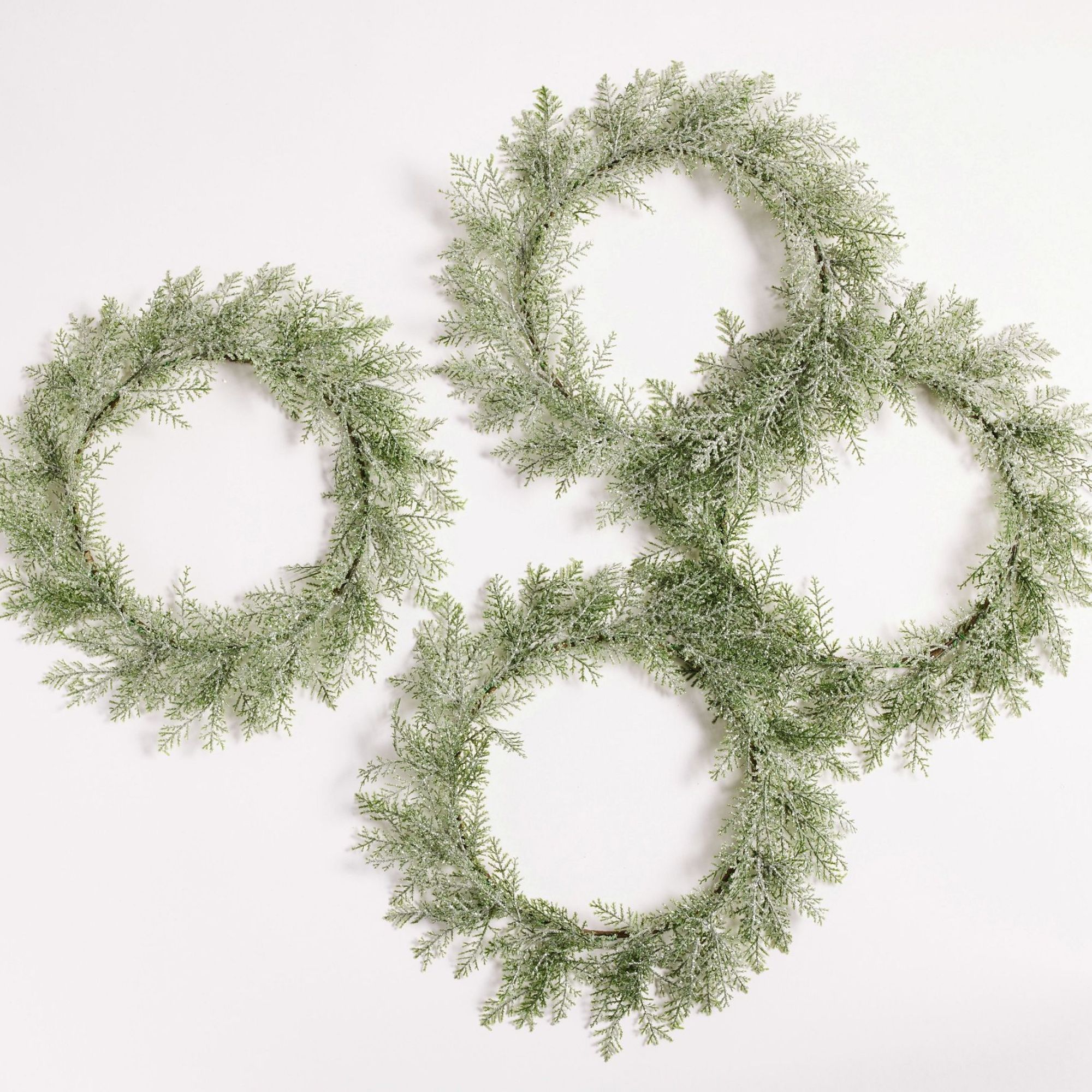 Snowy wreath plate chargers