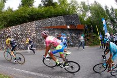 Alberto Contador passes the Pantani monument on the Passo Mortirolo during the 2015 Giro d'Italia