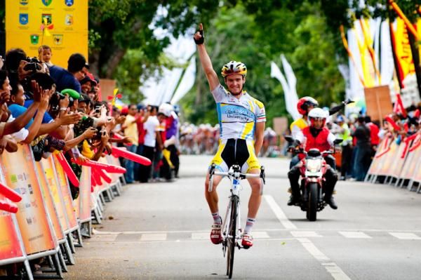 Oscar Pujol (Azad University Cross Team) wins Stage 3
