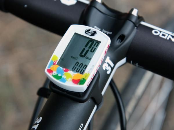 Cateye provides the Jelly Belly p/b Kenda team with custom Strada Wireless computers.