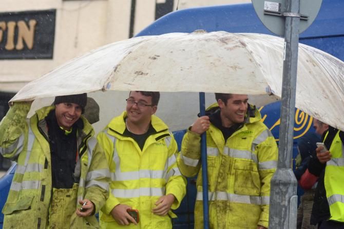 Keeping dry waiting for the race