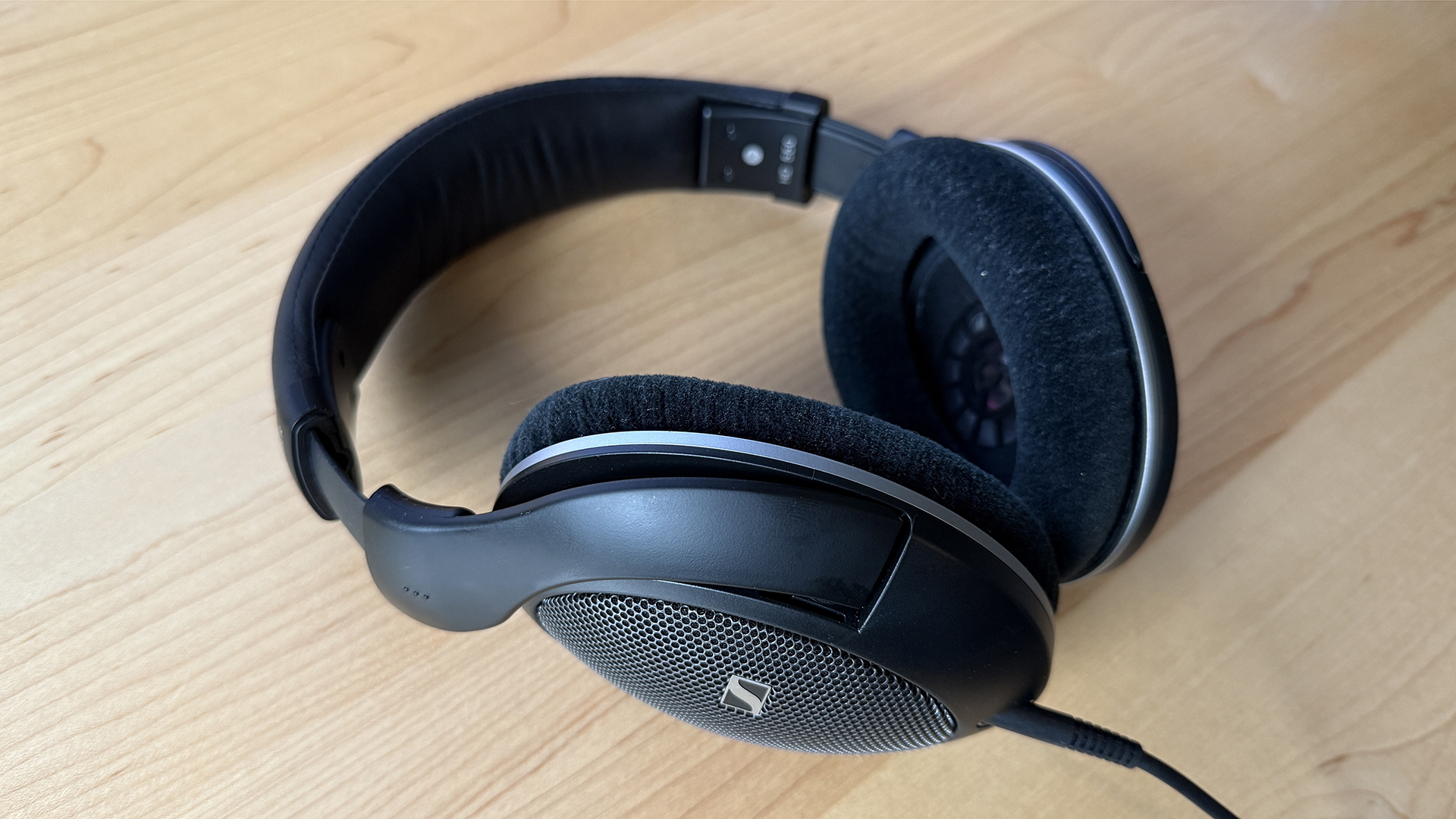 Various shots of the Sennheiser HD 550 headphones.