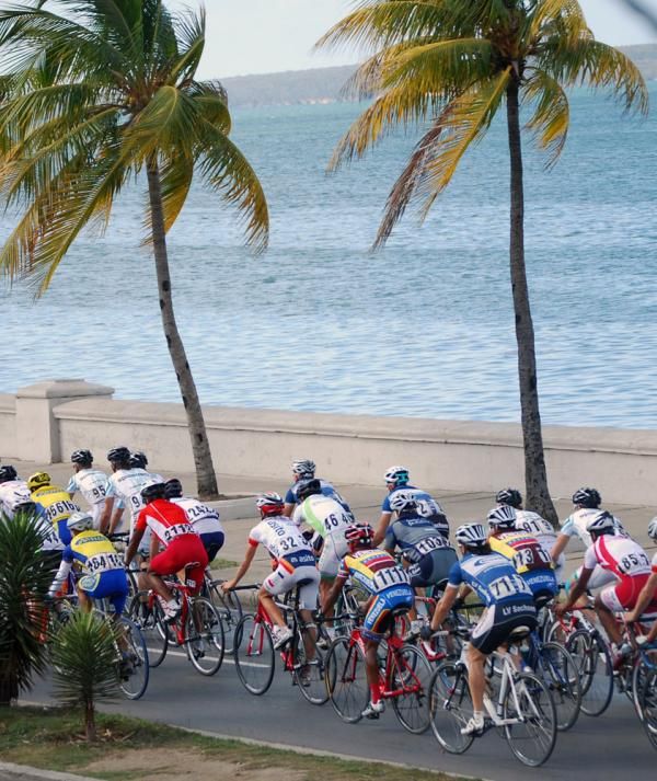 The peloton rides along the water during stage 9a.