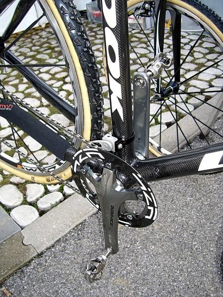 Laurence Leboucher's Look 'cross bike features a carbon fibre chain guard.