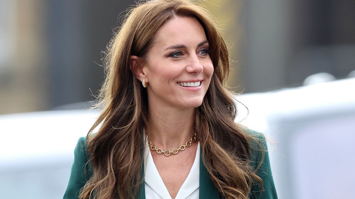 After 70 Days Completely Out of the Public Eye, Princess Kate Is Finally Spotted in Public