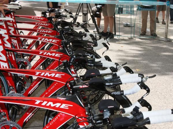 The Bouygues Telecom team includes riders with a wide range of heights - yet there is very little variation in bar position across the board.