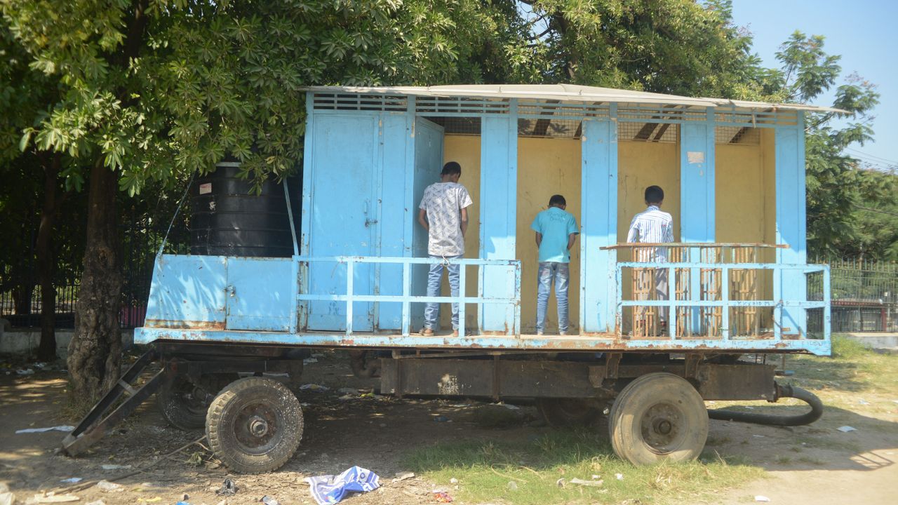 toilets_india.jpg