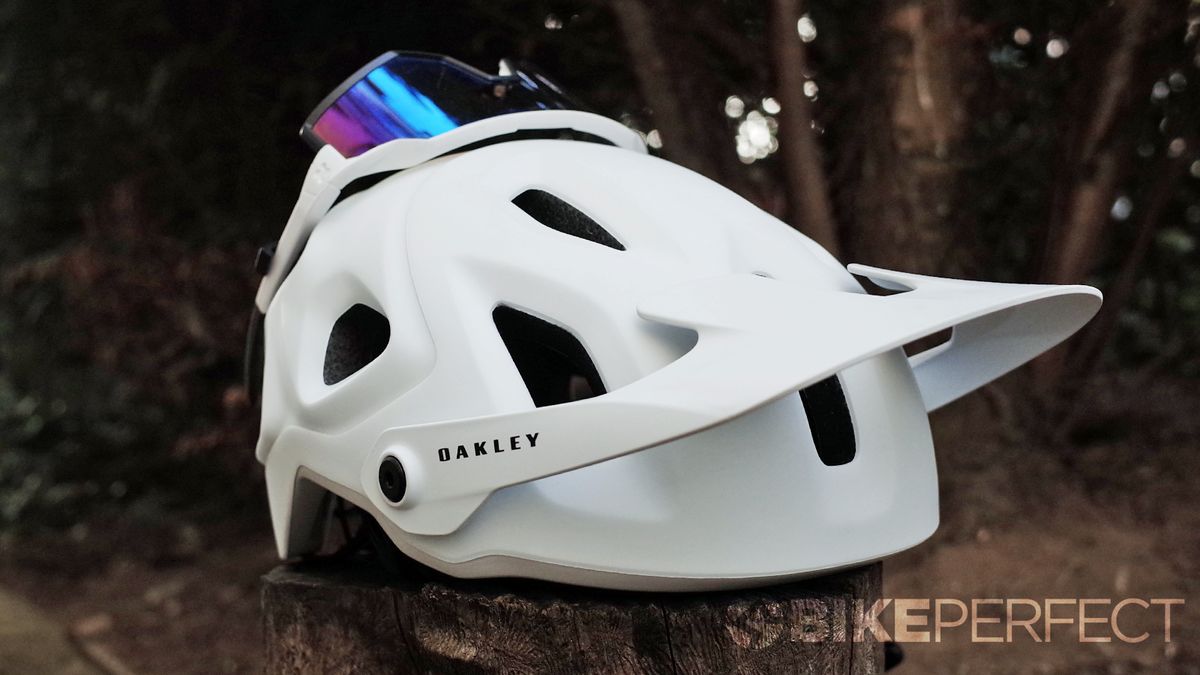 Oakley DRT5 MIPS helmet review | Bike Perfect
