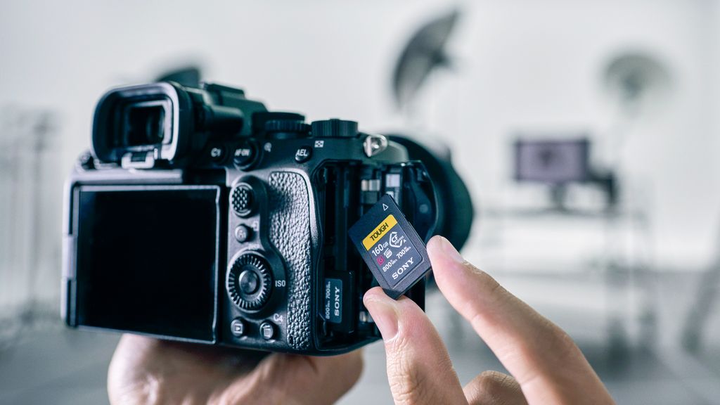 What Is CFexpress Type A? Sony A7S III's New Memory Card Explained ...