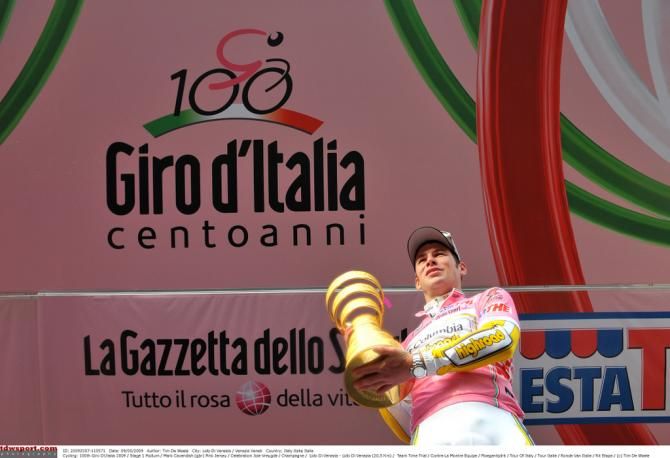 Marrk Cavendish with the 2009 Giro in the maglia rosa