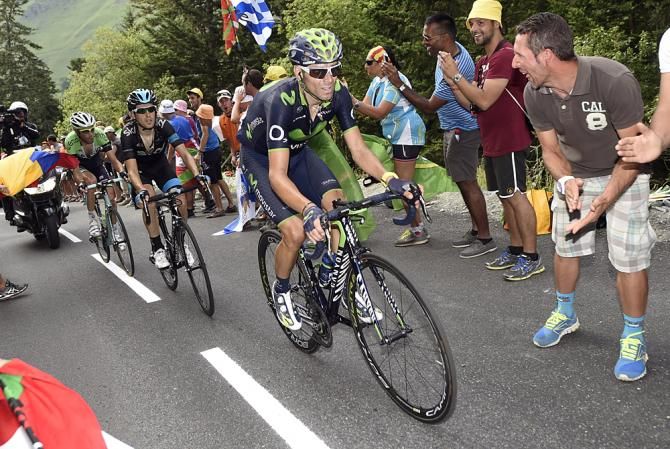 Alejandro Valverde chases with Nieve and Ten Dam