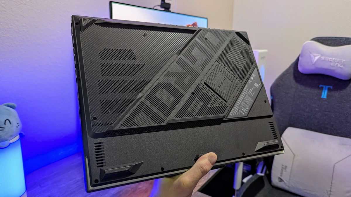 Image of the ASUS ROG Strix G16 (2025, AMD) gaming laptop.