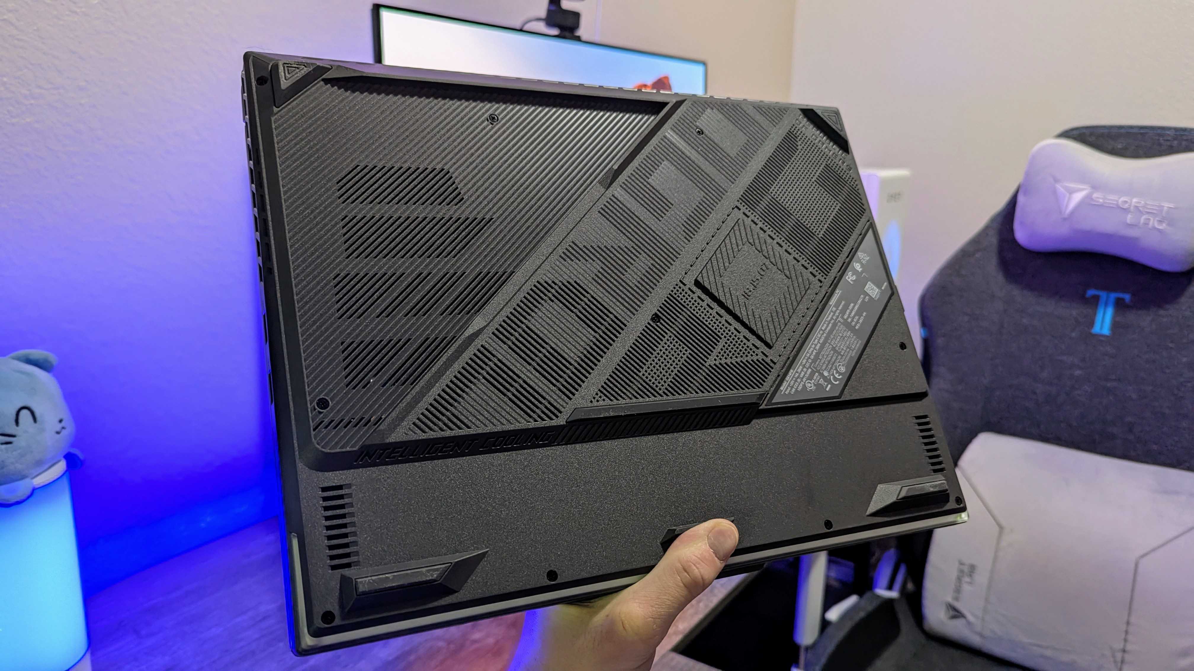 Image of the ASUS ROG Strix G16 (2025, AMD) gaming laptop.