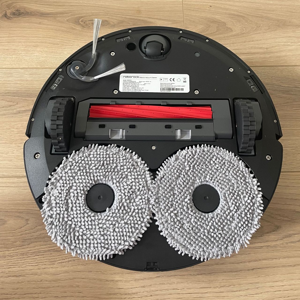 Underside of the Roborock QV 35S Robot Vacuum With Mop