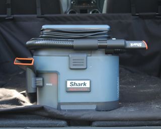 Using the Shark MessMaster vacuum cleaner to clean a Jeep automobile car