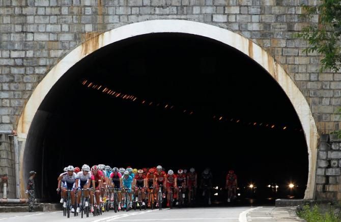 The peloton on stage 6 of the Tour of Hainan.