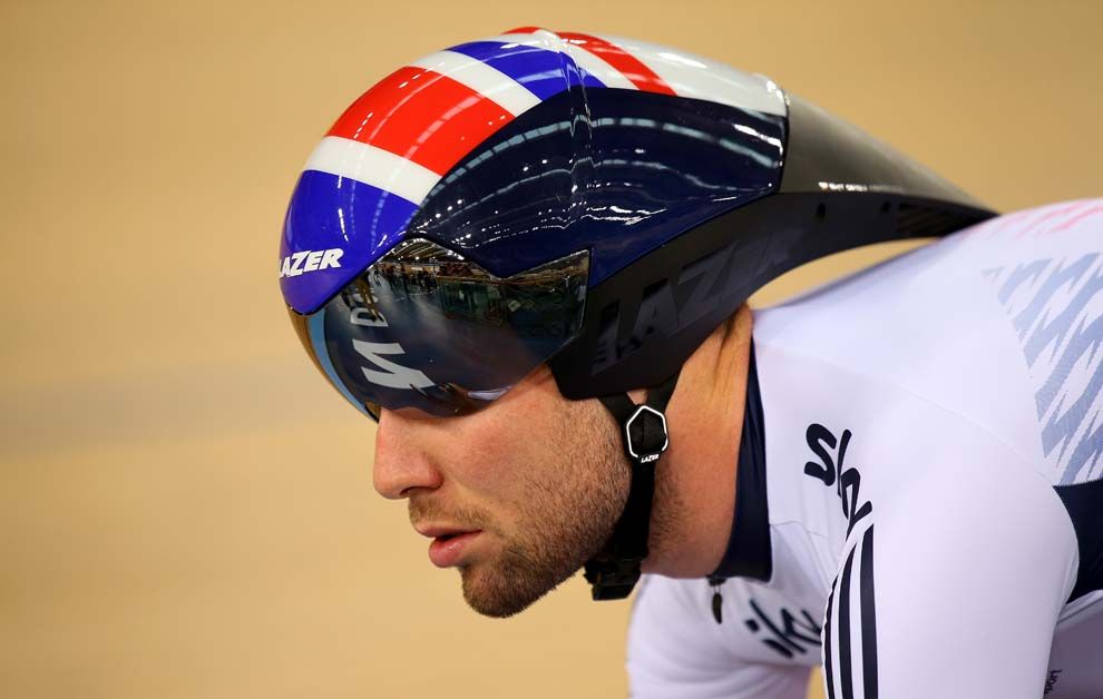 Mark Cavendish rides in the omnium