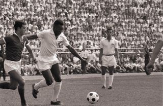 Pele in action for Santos against Benfica in 1966.