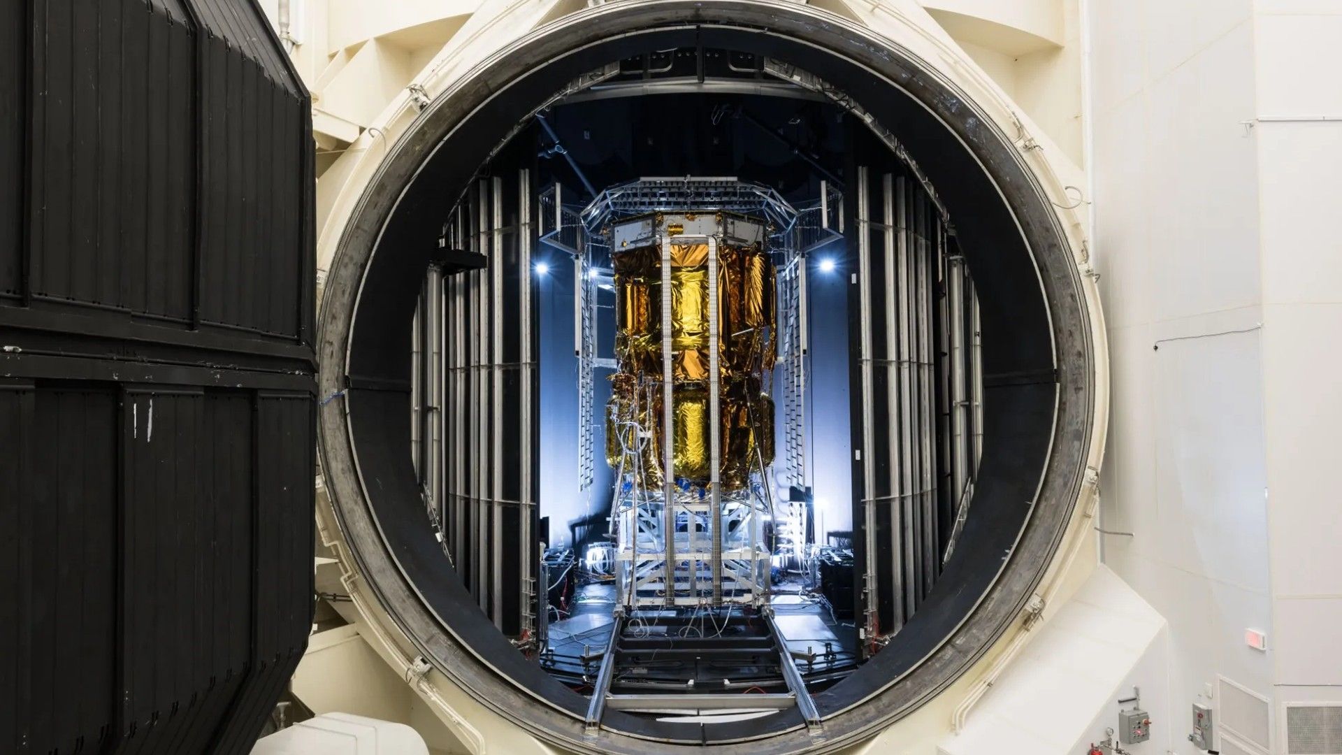 Blue Origin's MK1 Lunar Lander Completes Critical Vacuum Chamber Tests for Artemis Missions