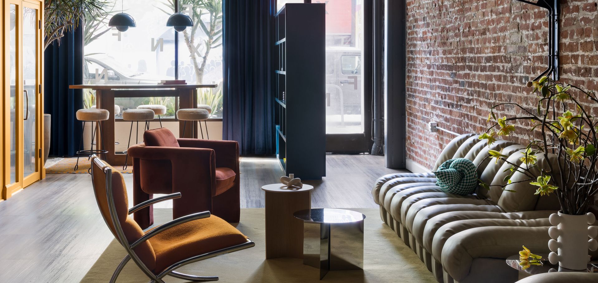 Mismatched Accent Chairs in a Living Room — How to Get It Right | Livingetc