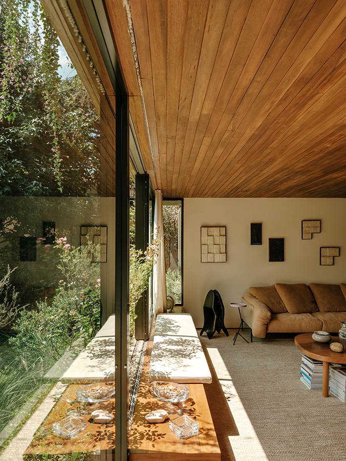 111 House _ Rodrigo Oliveira _ Isay Weinfeld, a brazilian house engulfed in greenery on all levels, nature takes over