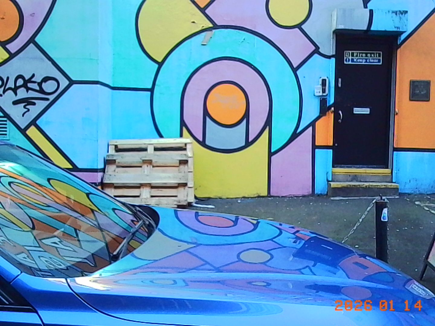 Kodak Charmera sample gallery: grafittied wall