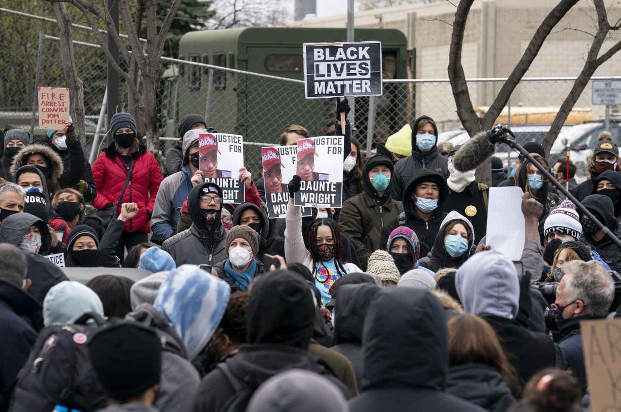 Protesters demonstrate against the death of Daunte Wright.