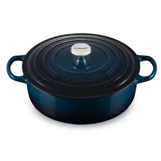 Signature Wide Round Oven in Nuit by Le Creuset