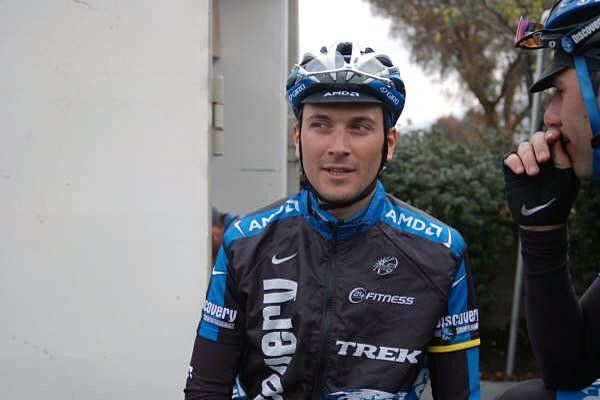Basso in discussions with the other riders.