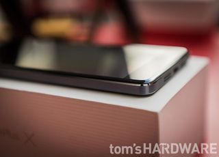 The OnePlus X Ceramic has a sharply angled bevel on the edge of the screen