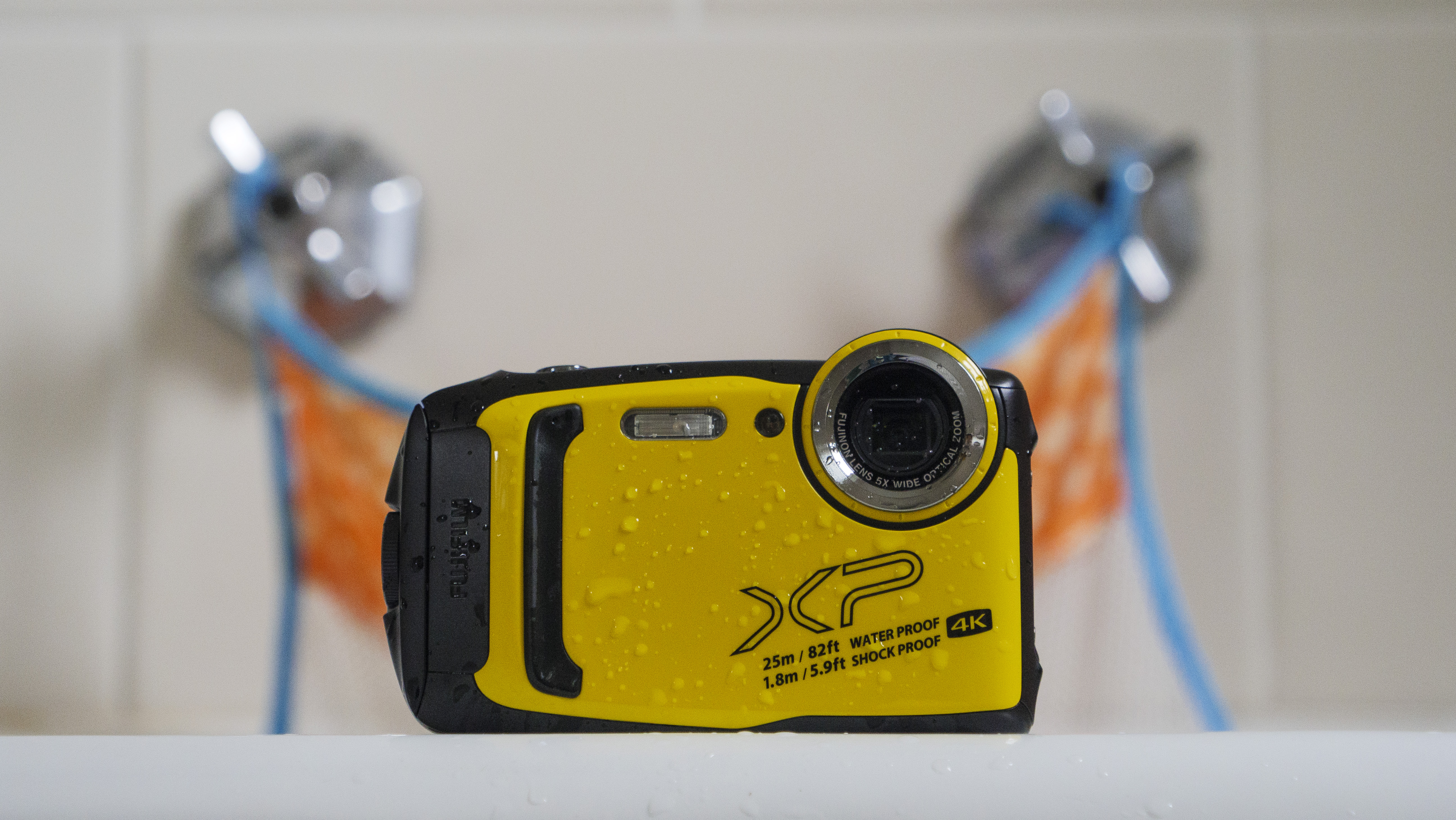 Fujifilm XP140 -kamera kylpyhuoneessa