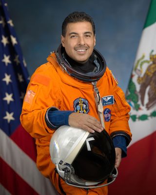 Jose Hernandez's official NASA portrait