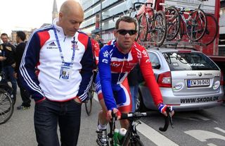 Great Britain manager Dave Brailsford and Mark Cavendish before the start