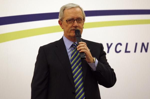 Paolo Dal Lago speaking at Liquigas-Cannondale presentation in Milan.