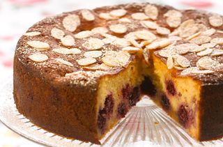 Gizzi Erskine's blackberry Bakewell cake