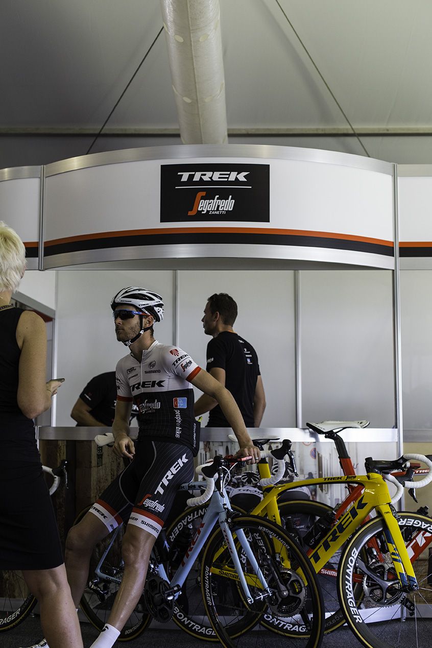 Pete Stetina stands near Jack Bobridge's yellow and green Madone