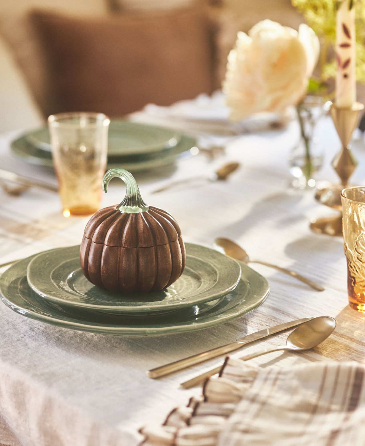 A table with small pumpkin-shaped cutlery
