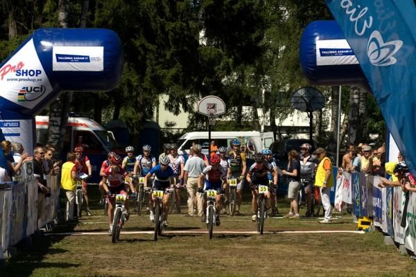 The start of the men's race at the MTB Port of Tallinn GP