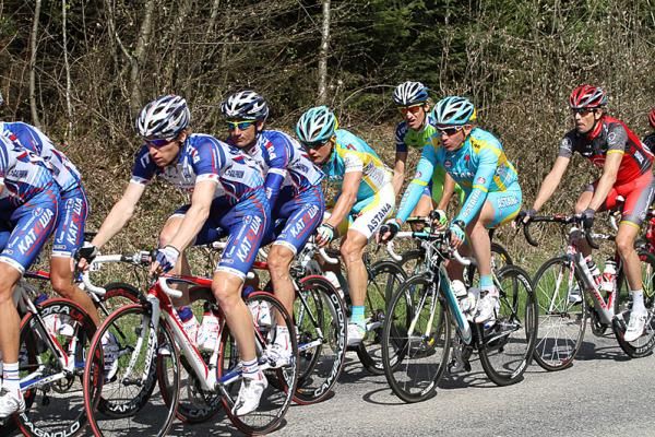 Astana teammates Maxim Iglinsky and Alexandre Vinokourov in the peloton.