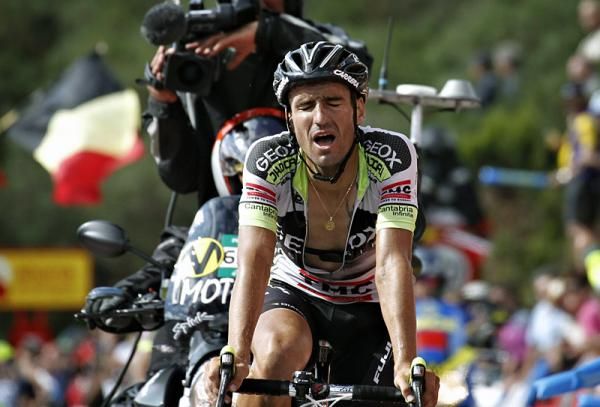Juan Jose Cobo (Geox-TMC) crosses the finish line in second place, 25 seconds down on Rein Taaramae.