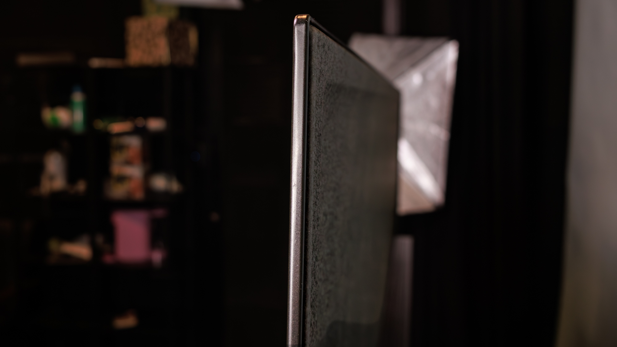 Screen thickness of the LG B6 OLED TV
