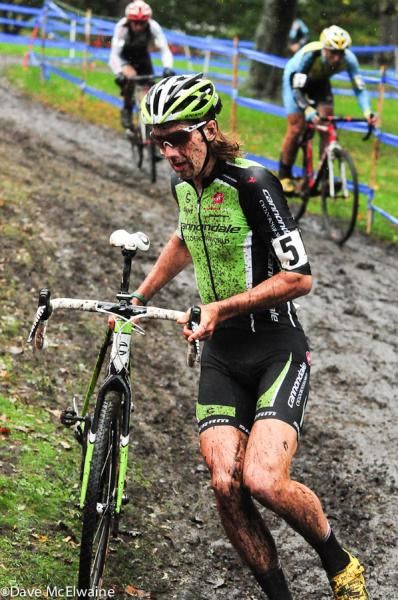Jamey Driscoll (Cannondale) running in the mud