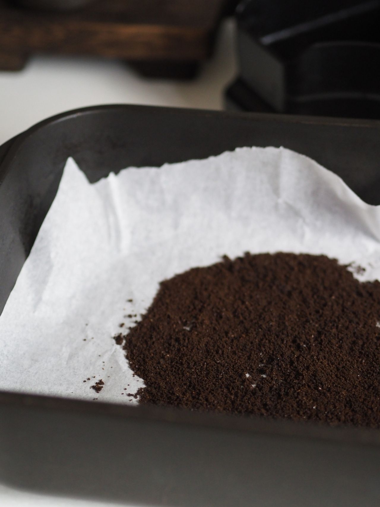drying coffee grounds for diy deodorizer