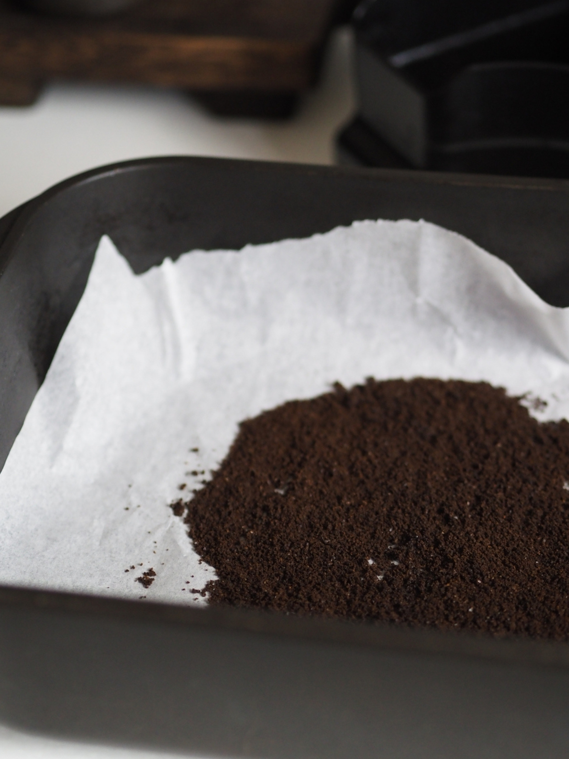 drying coffee grounds for diy deodorizer