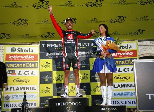 Mister Montelupone Joaqu&iacute;m Rodr&iacute;guez (Caisse d'Epargne) celebrates the stage win.