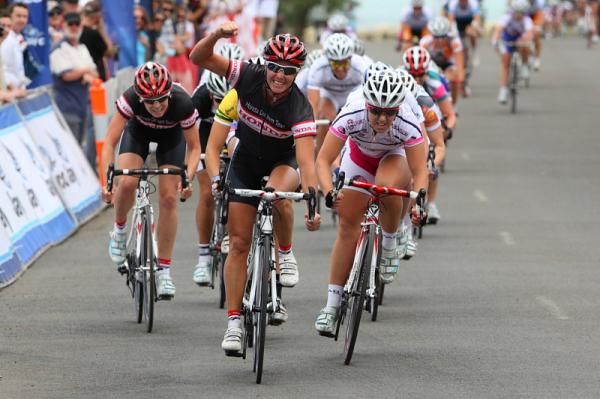 Rochelle Gilmore (Honda Dream Team) won the opening race of the 2010 women's event, ahead of Chloe Hosking (MB Coaching) and Kirsty Broun (Jayco AIS)