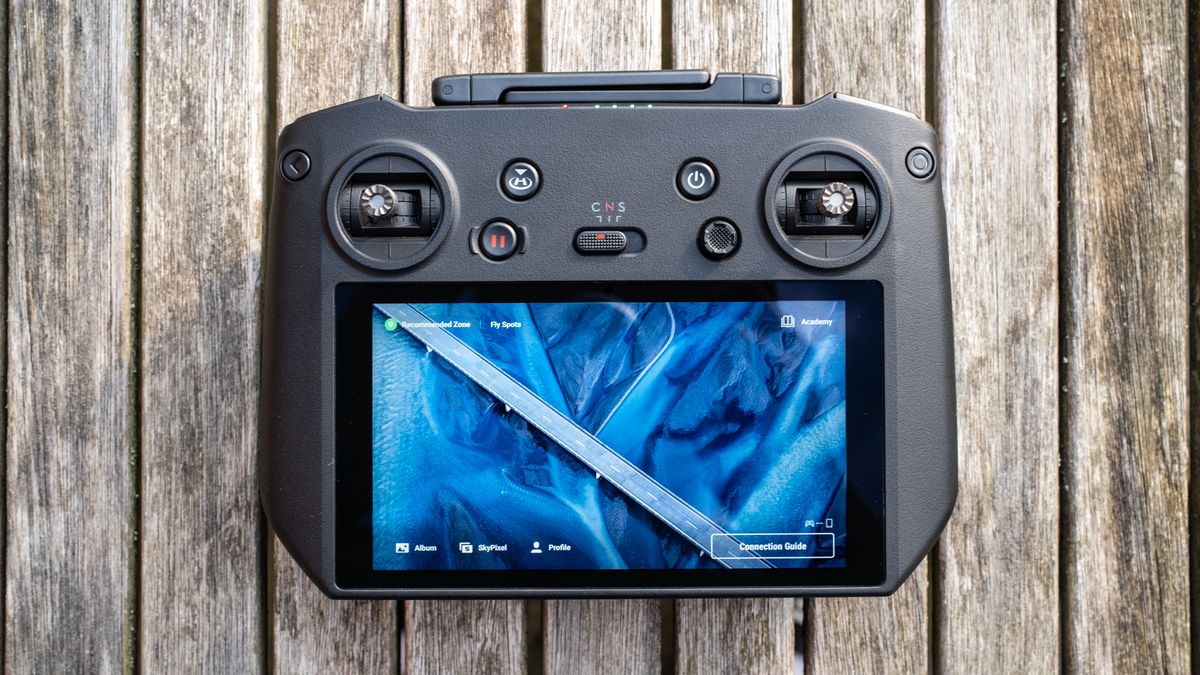 DJI Mavic 3 Pro-Controller front.