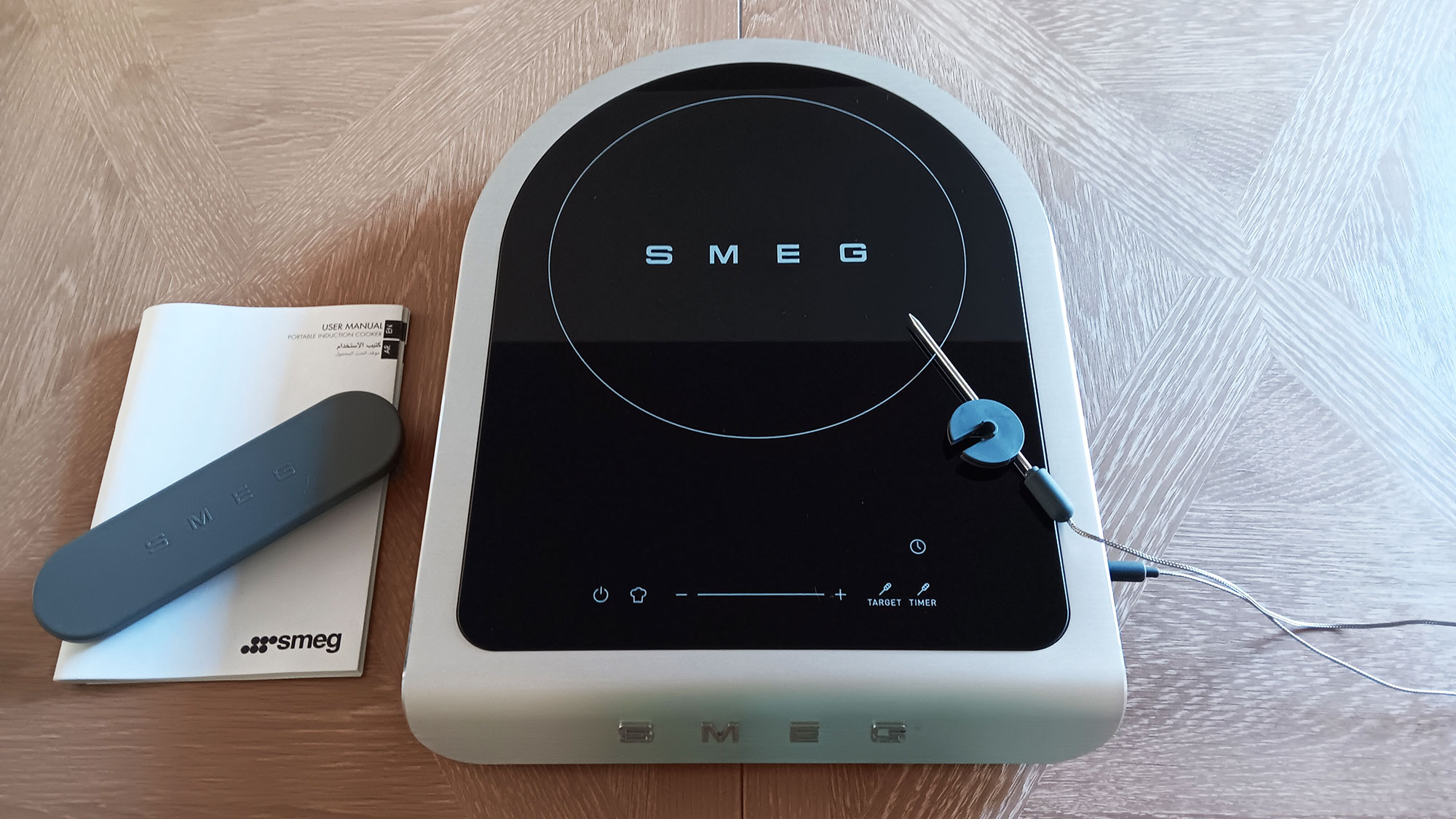Smeg Portable Induction Cooktop with manual and temperature probe